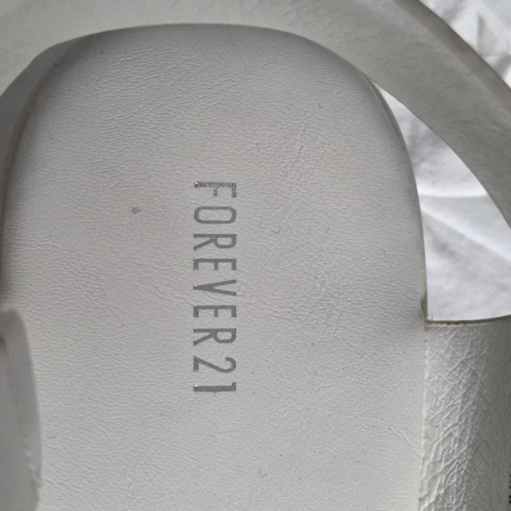 Forever 21 Sandals Womens Size 9 White Platform Wedge Ankle Strap Buckle Shoes